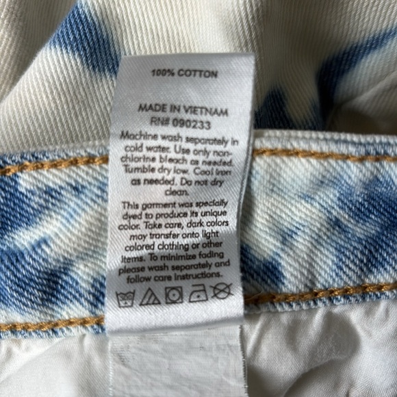 PacSun Cuffed Snowflake Bleach Mom Denim Shorts - Picture 7 of 7